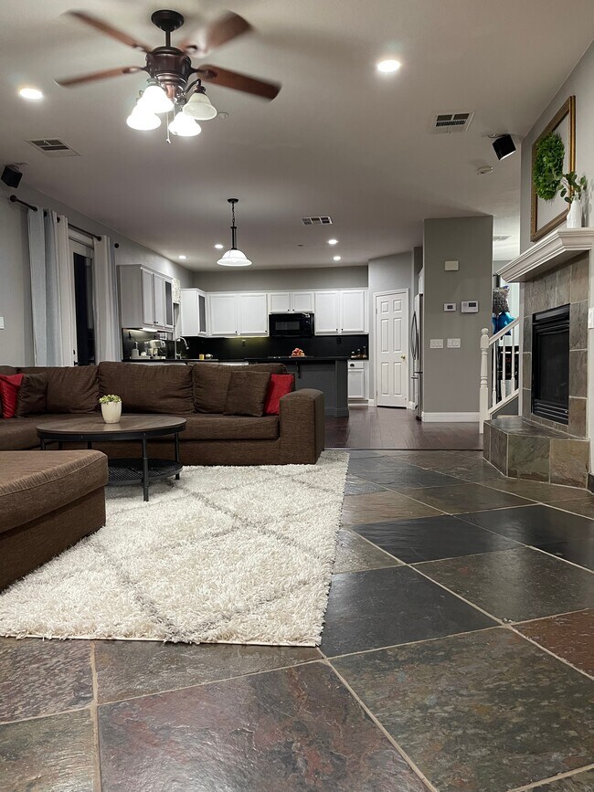 Building Photo - 7413 Tioga Ln