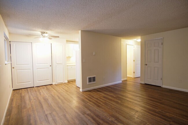 Building Photo - 2 Bdr in Multnomah Village w/ Hardwoods, D...