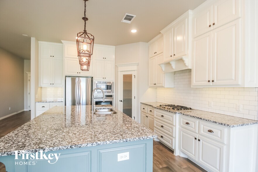 Building Photo - 3401 Ontario Cir