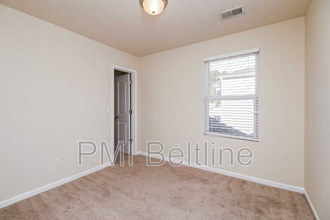 Building Photo - 5675 Laurel Ridge Cir