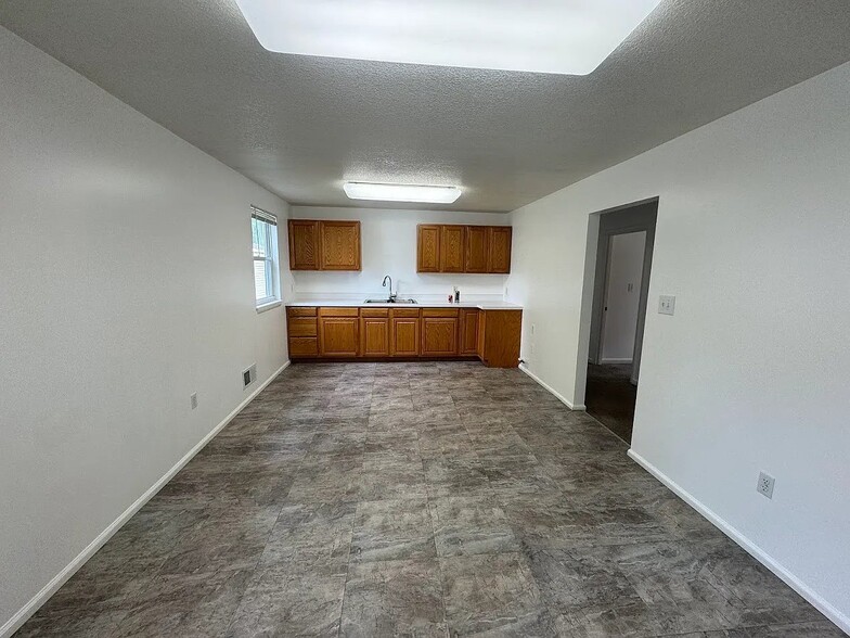 Building Photo - 38491 Westvale St