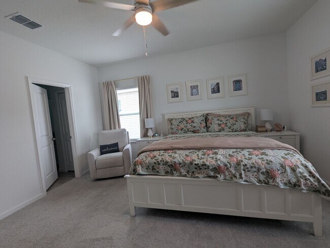 Building Photo - Beautiful newer-construction 4-bedroom, 3-bath home located in Trailhead Landing