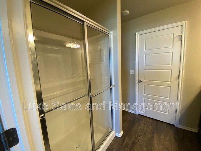 Building Photo - 749 SW 14th St