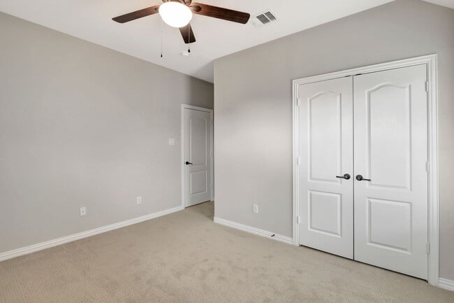 Building Photo - Stonebridge Ranch Beauty