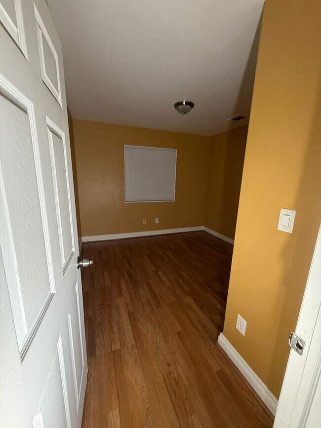 Building Photo - 40(718)