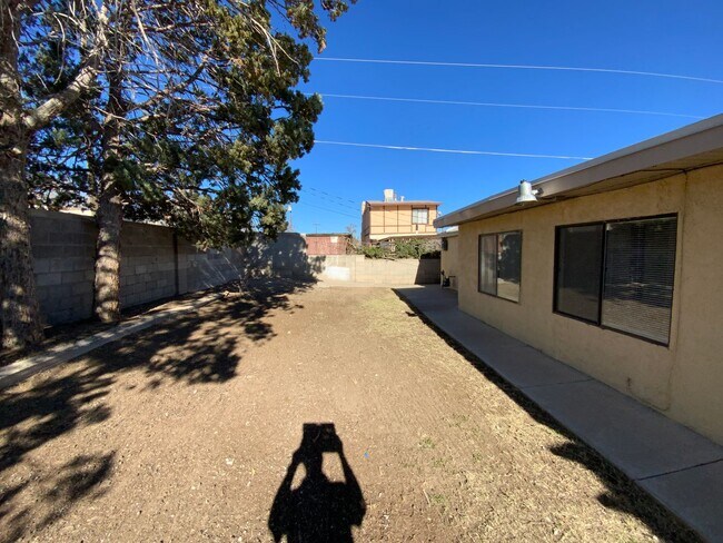 Building Photo - 5 Bedroom Single Story Home Available Near Snow Vista Blvd SW & Gibson Blvd!