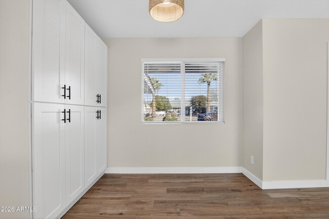 Building Photo - 2355 W Waltann Ln