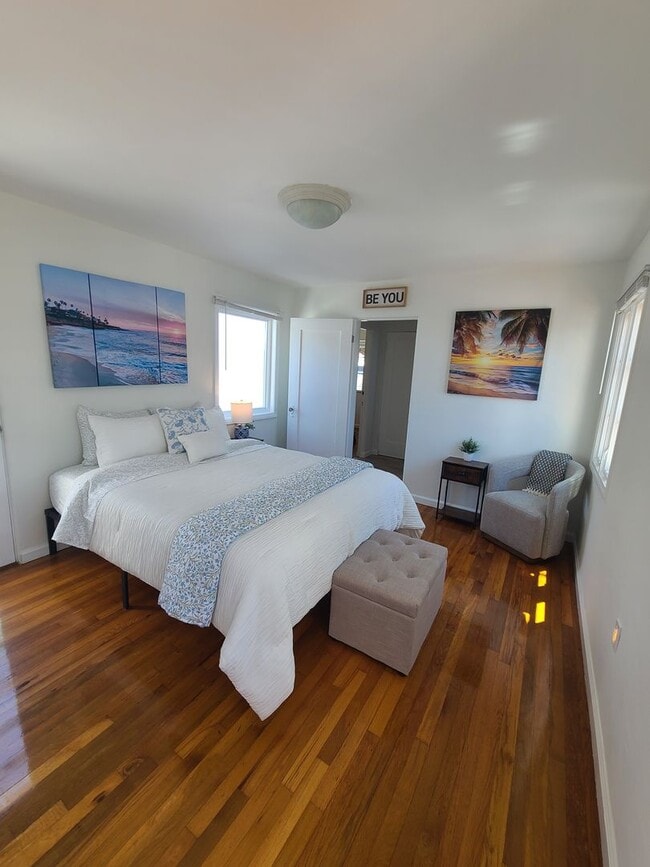 Building Photo - Charming 2 Bed 1 bath "fully furnished mon...