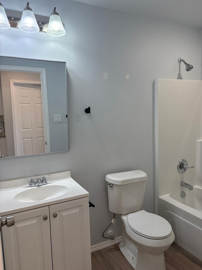 Building Photo - 5515 Kemper St