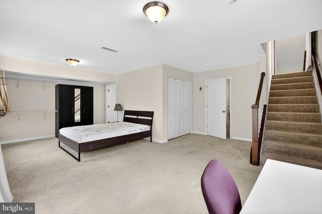 Building Photo - 48 Munro Rd