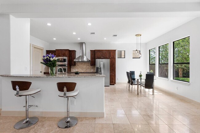 Building Photo - 206 Lido St