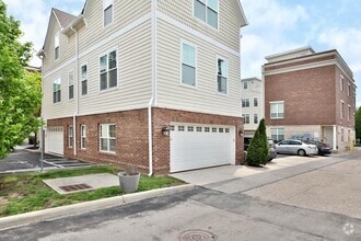 Building Photo - 1012 Ewing Alley