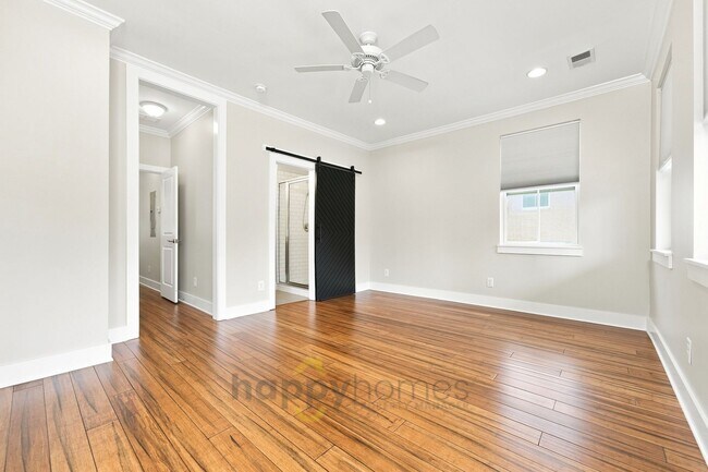 Building Photo - 4613 Oakwood Ave