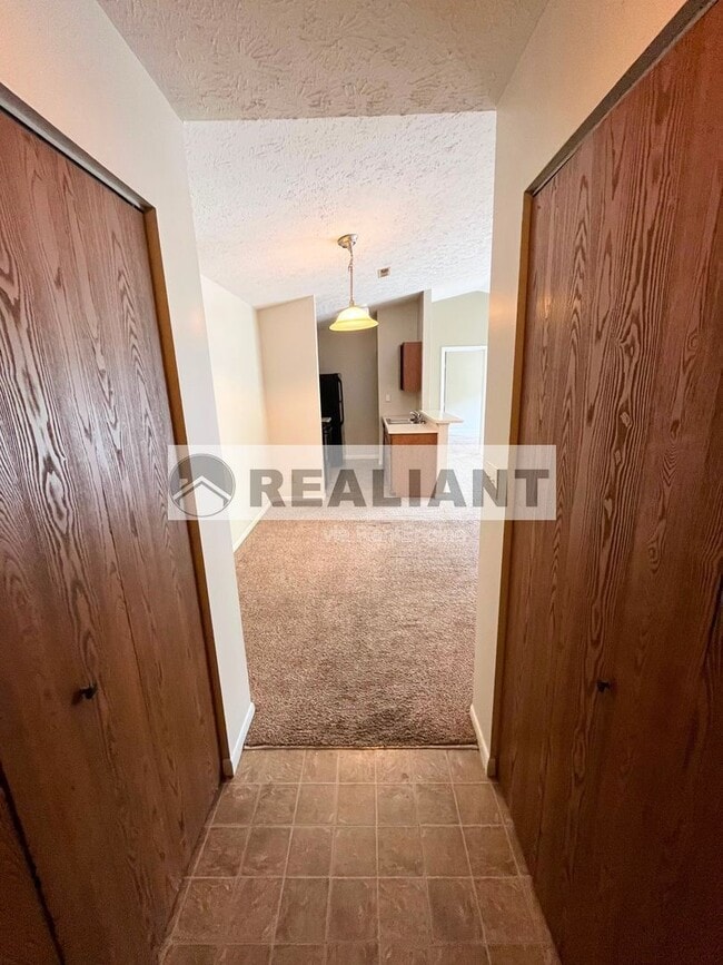 Building Photo - 24 Woodland Hills Dr