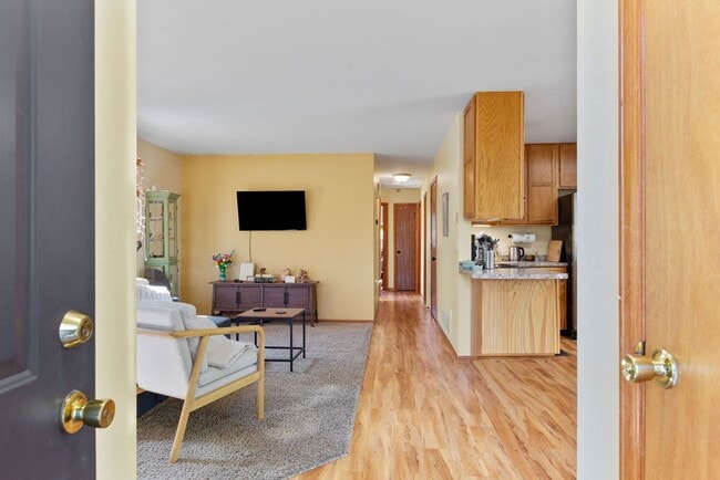 Building Photo - Classic 3 Bedroom 2 Bathroom in Fort Collins Ranch in an Incredible Location!