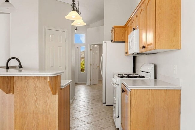 Building Photo - Beautiful 4 Bedroom Single-Level Home
