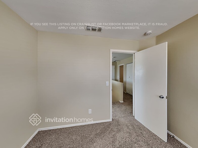 Building Photo - 12112 W Dahlia Dr