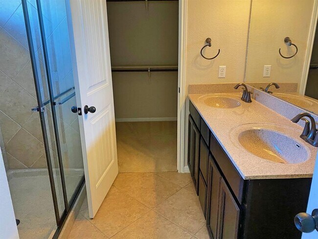 Building Photo - 12605 Charlies Ln