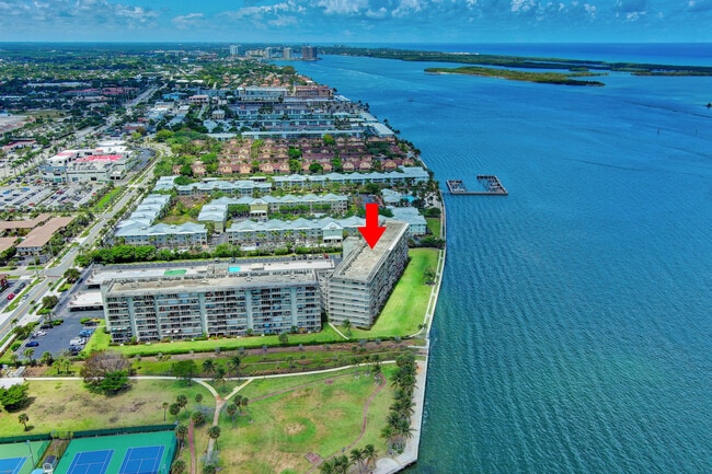 Building Photo - 801 Lake Shore Dr