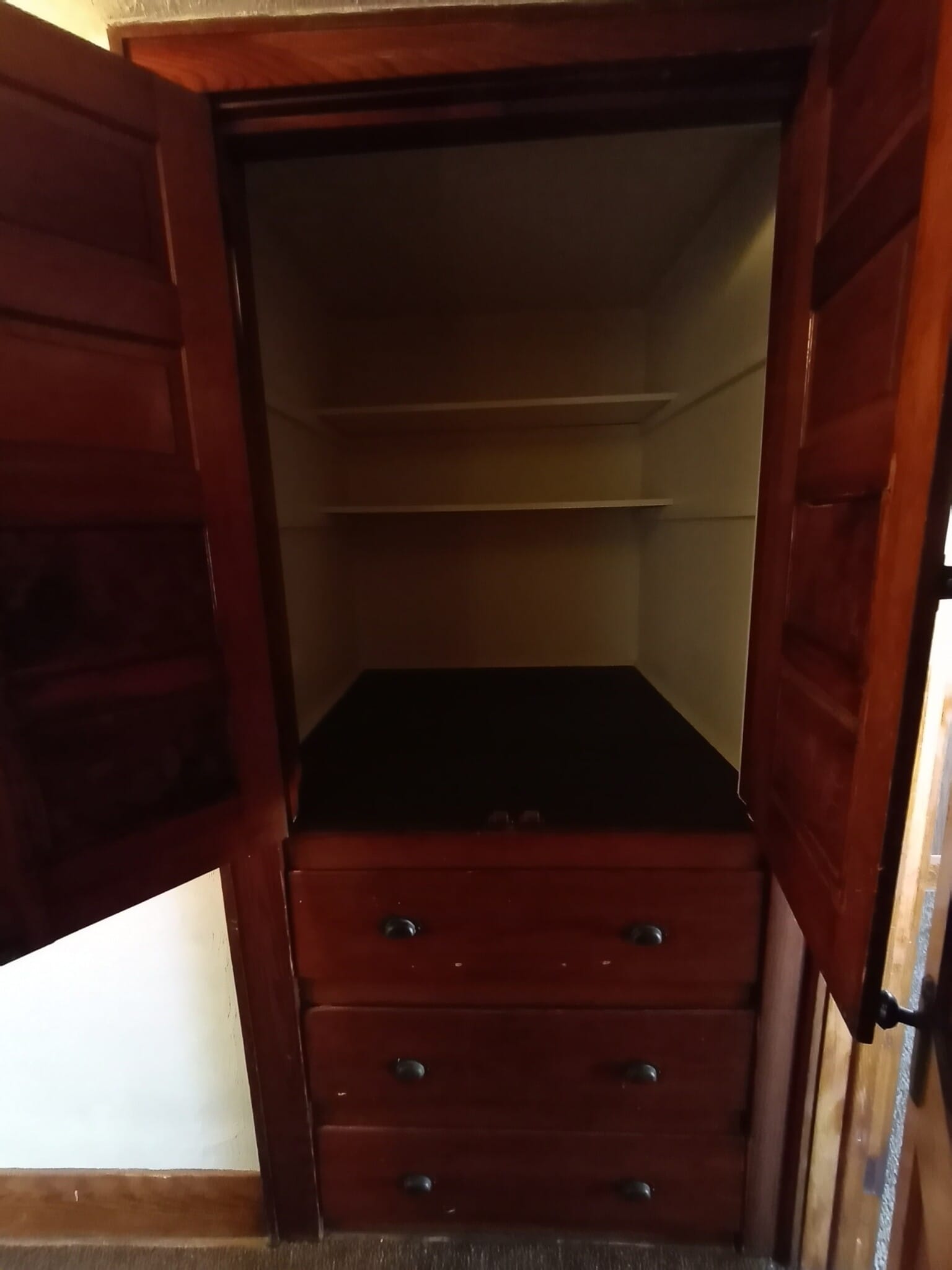 Closet W doors & Drawers - 898 1st St NE