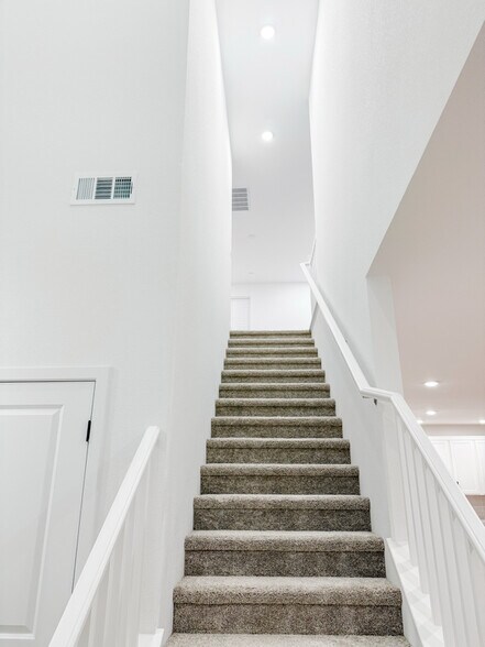 Building Photo - 885 Dunkirk River Ct