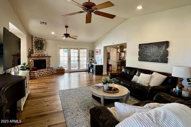 Building Photo - 4327 E Rancho Dr