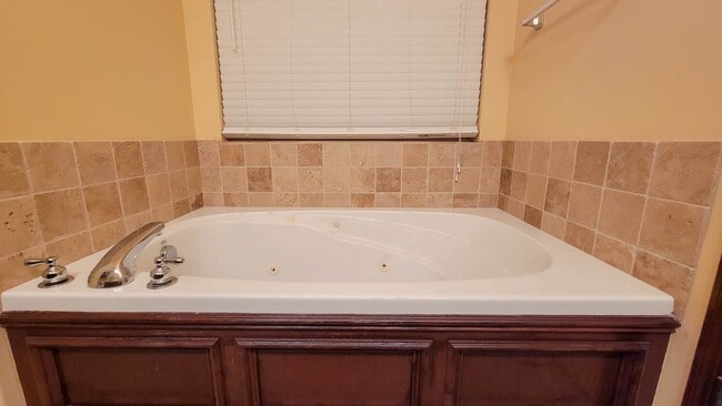 Building Photo - 6614 N Upchurch