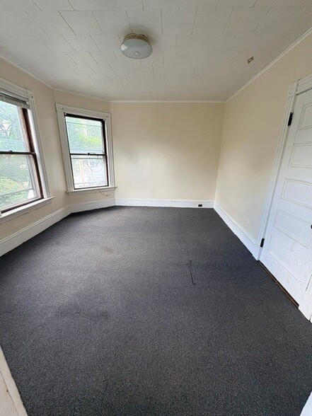 Building Photo - 55 Buell St