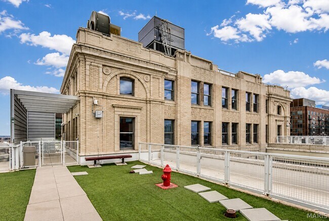 Building Photo - 300-314 N Broadway