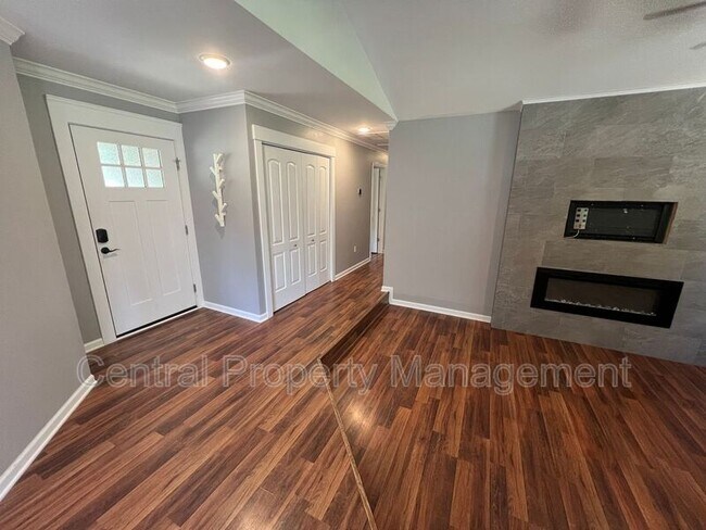 Building Photo - 203 Walker Way
