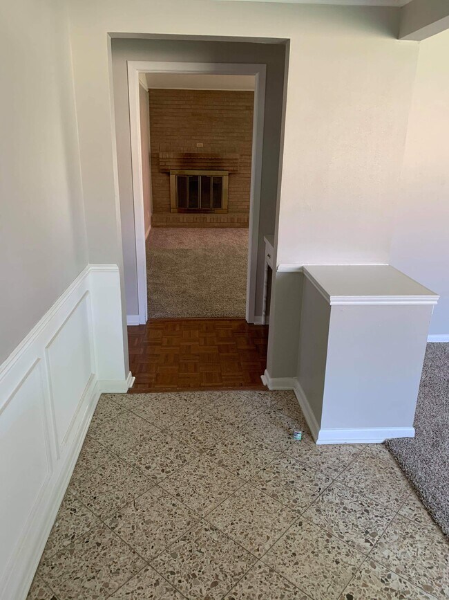 entry way view - 5515 Longleaf Ln