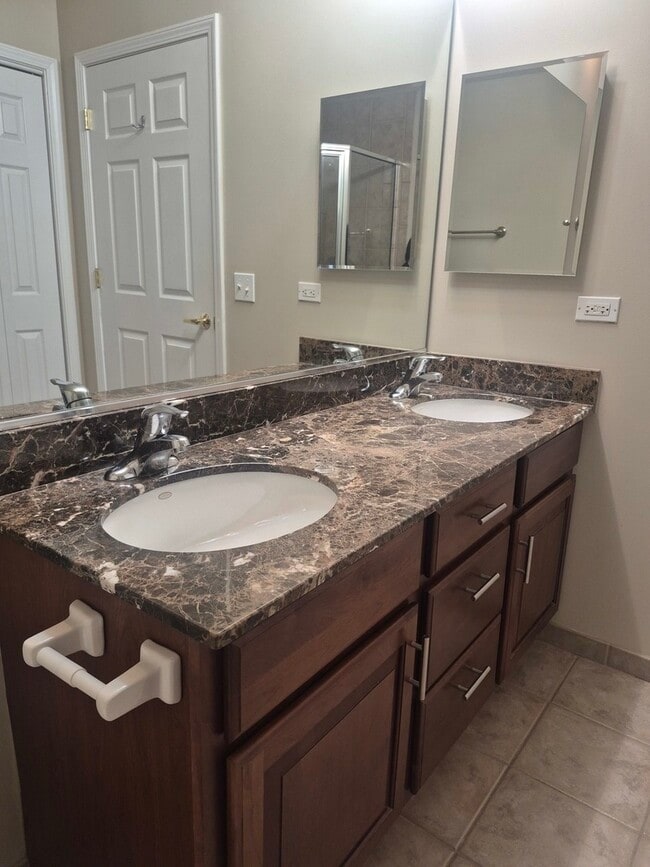 Building Photo - 1479 N Milwaukee Ave