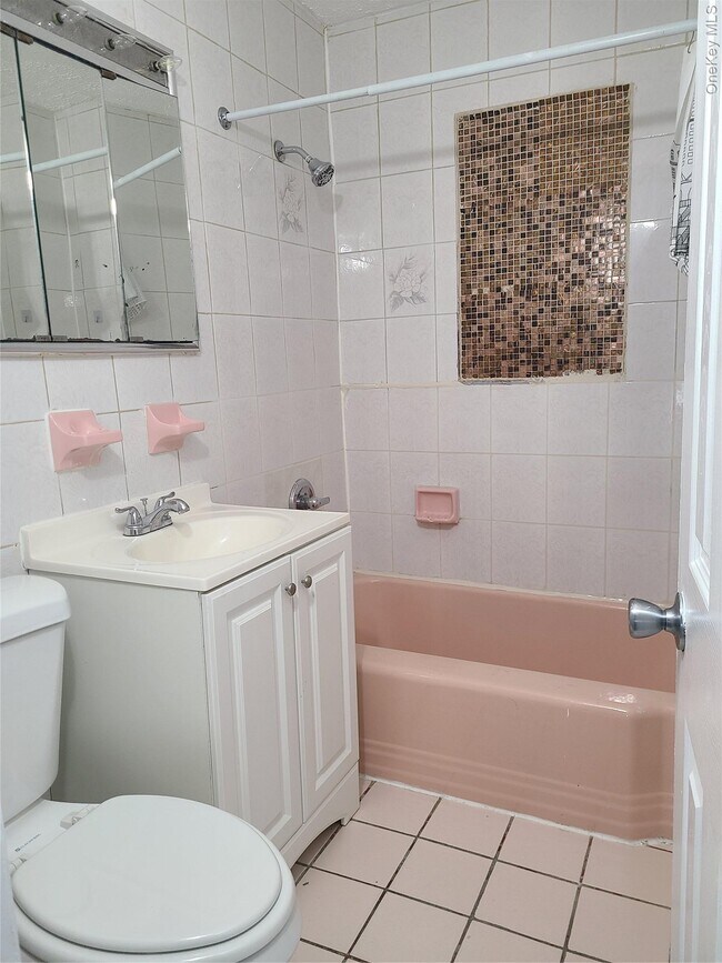 Building Photo - 61-52 148th Pl