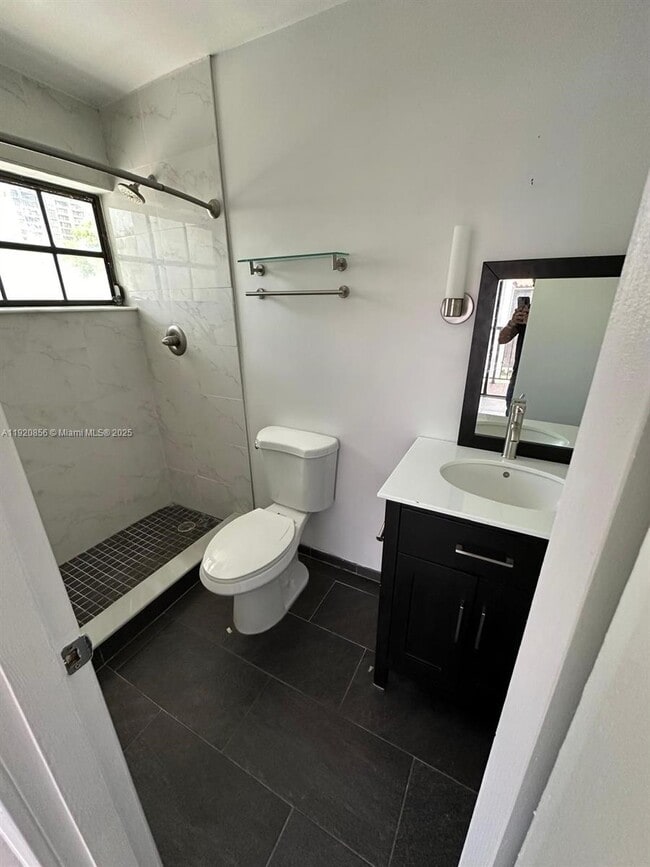 Building Photo - 1990 Brickell Ave