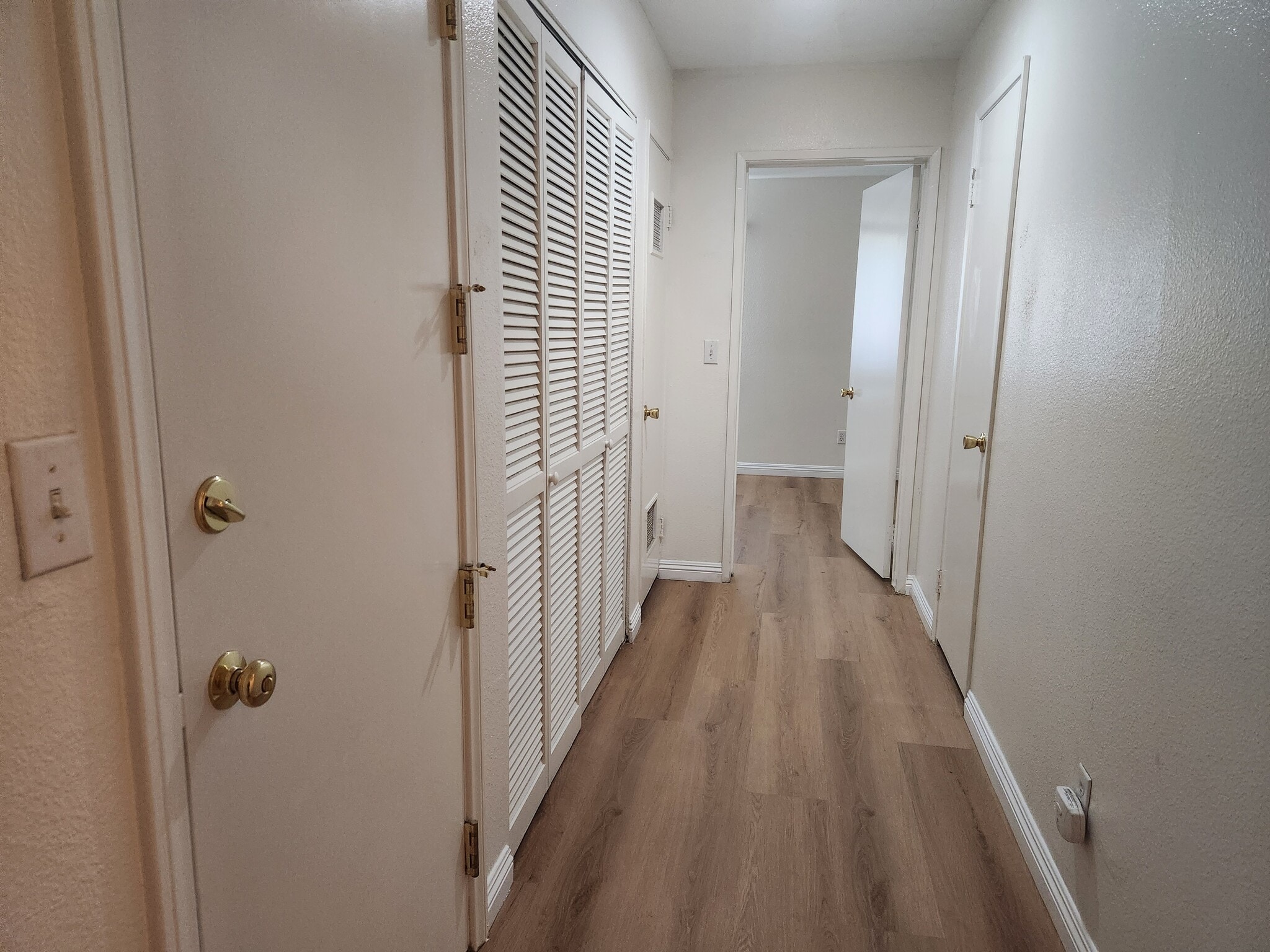 Hallway from front to d/s bedroom - 625 S Osage Ave