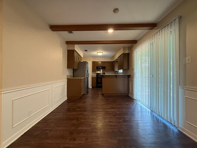 Building Photo - 5906 Mountainclimb Dr