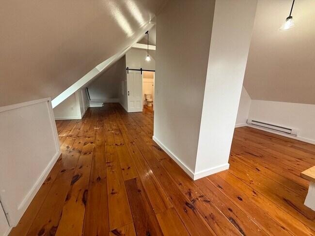 Building Photo - 7 N Green St