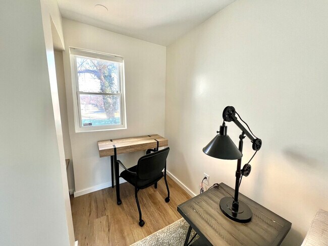 Building Photo - 907 Rollins Ave