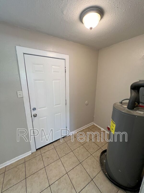 Building Photo - 6132 Pontotoc St