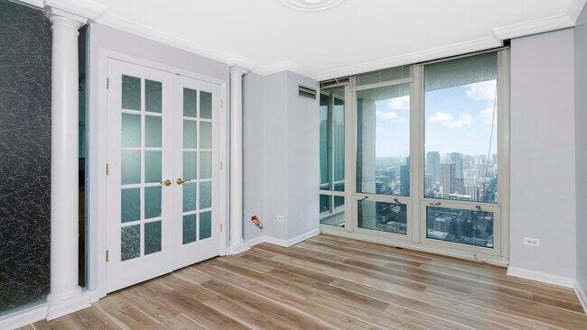 Building Photo - 345 N La Salle Dr