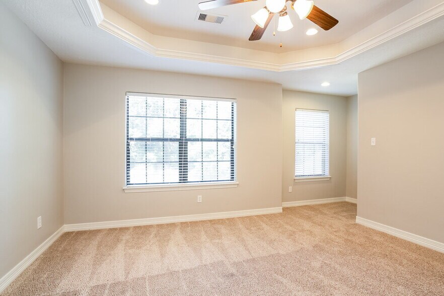 Building Photo - 612 Spruce Dr