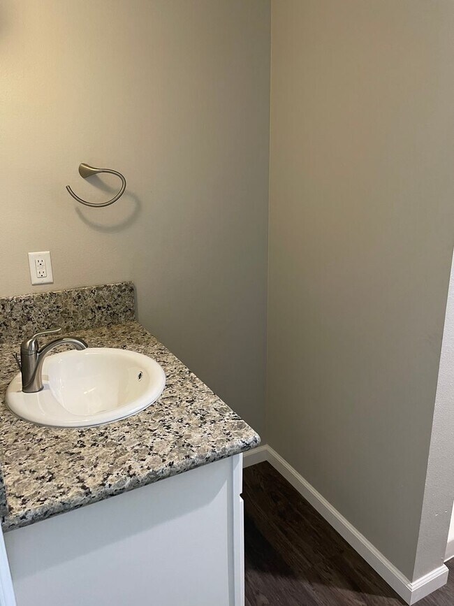 Building Photo - 485 E 6th St