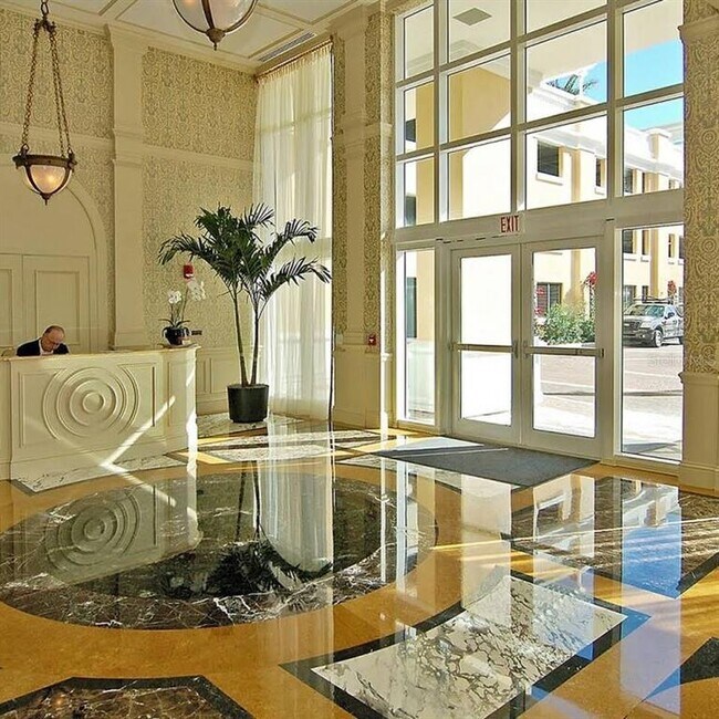Building Photo - 800 N Tamiami Trl