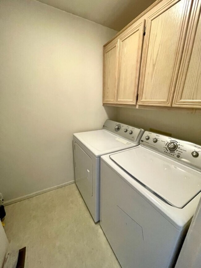 Building Photo - Water/Sewer/Garbage and landscaping included! A/C too!