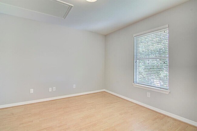 Building Photo - 4204 Lorimar Dr