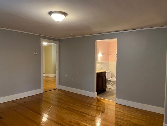 Building Photo - 52 Elmwood St