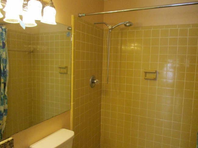 Building Photo - 610 Alhambra Lane