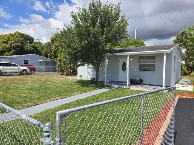 Building Photo - 1221 NW 23rd Terrace