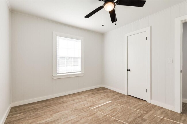 Building Photo - 314 W 36th St