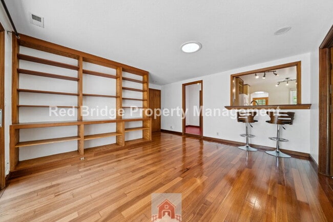 Building Photo - 5025 SW Illinois St